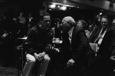 Den Uyl in gesprek met oud wereldkampioen dammen Jannes van der Wal tijdens uitz, Bestanddeelnr 932-8224