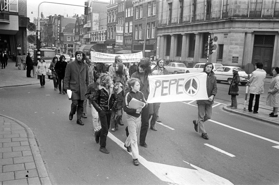 Demonstratie tegen berechting van dienstweigeraars in Spanje, in Amsterdam demo, Bestanddeelnr 924-2847