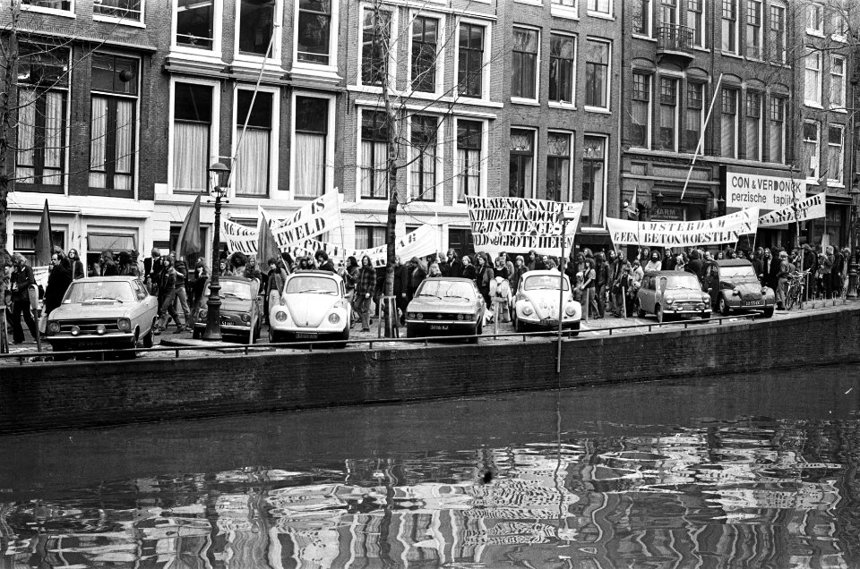 Demonstratie tegen berechting Nieuwmarktactievoerders in Amsterdam demonstrante, Bestanddeelnr 927-8793