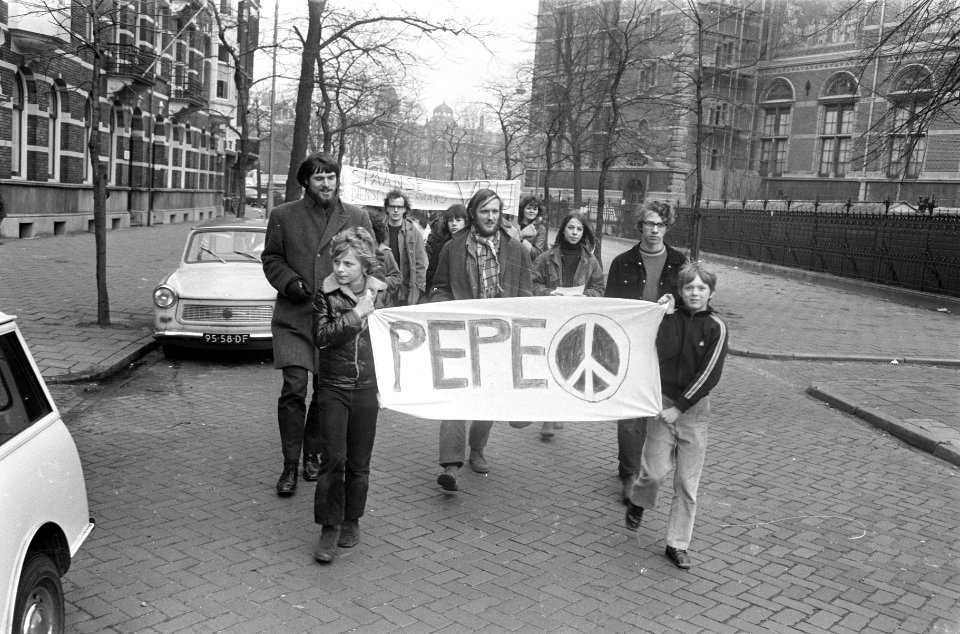 Demonstratie tegen berechting van dienstweigeraars in Spanje, in Amsterdam demo, Bestanddeelnr 924-2848