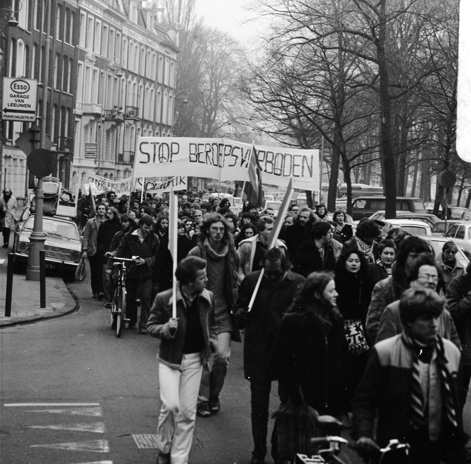 Demonstratie tegen Beroepsverboden in Nederland in Amsterdam, Bestanddeelnr 929-5359