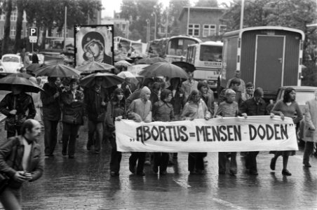 Demonstratie tegen abortus in Den Haag , demonstranten onderweg, Bestanddeelnr 928-7764