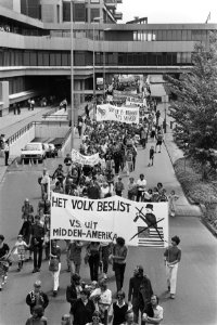 Demonstratie tegen Amerikaanse inmenging en El Salvador Utrecht, Bestanddeelnr 931-5410