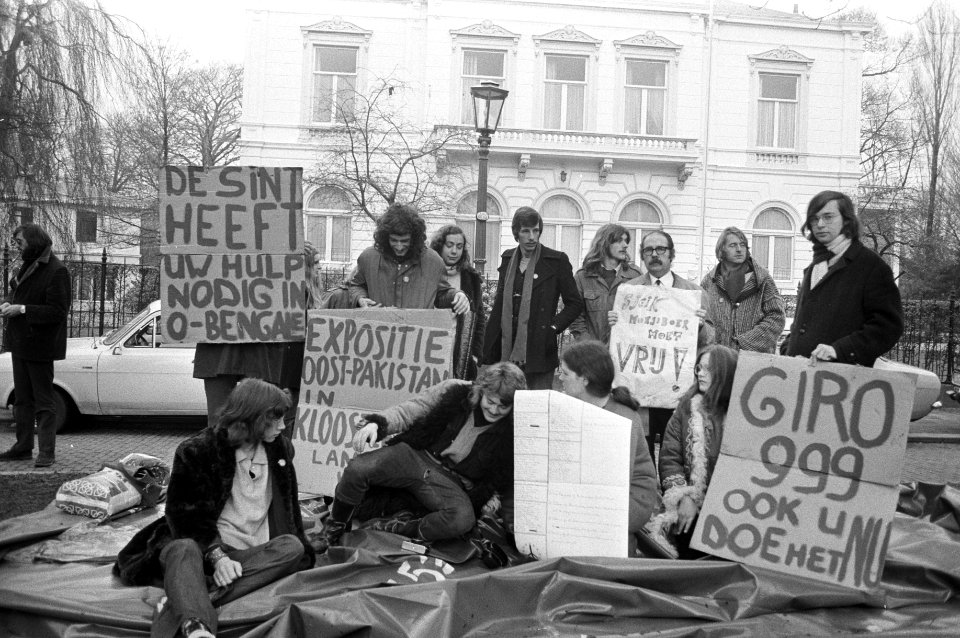 Demonstratie tegen beleid van regering van Pakistan bij ambassade van Pakistan D, Bestanddeelnr 925-1960