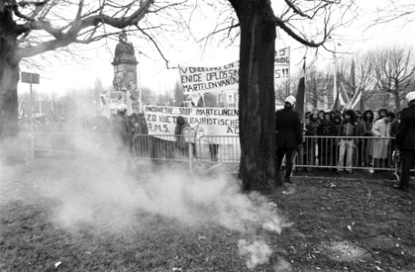 Demonstratie van Zuid Molukkers in Den Haag leidt tot vechtpartijen demonstrant, Bestanddeelnr 927-6648