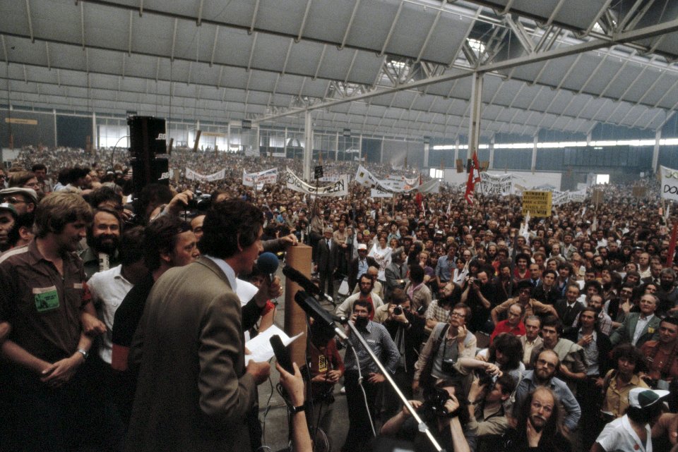 Demonstratie tegen Bestek 1981 in Utrecht slotmeeting (met Wim Kok , FNV), Bestanddeelnr 253-8078