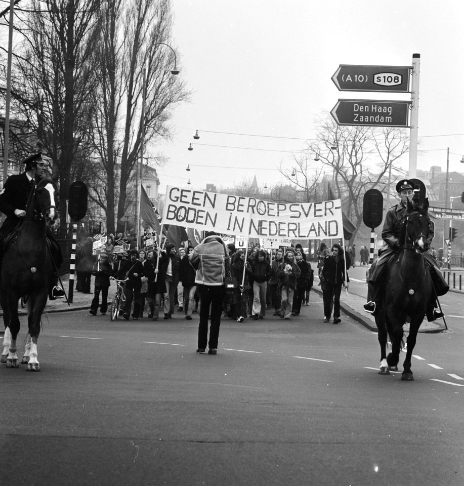 Demonstratie tegen Beroepsverboden in Nederland in Amsterdam, Bestanddeelnr 929-5360