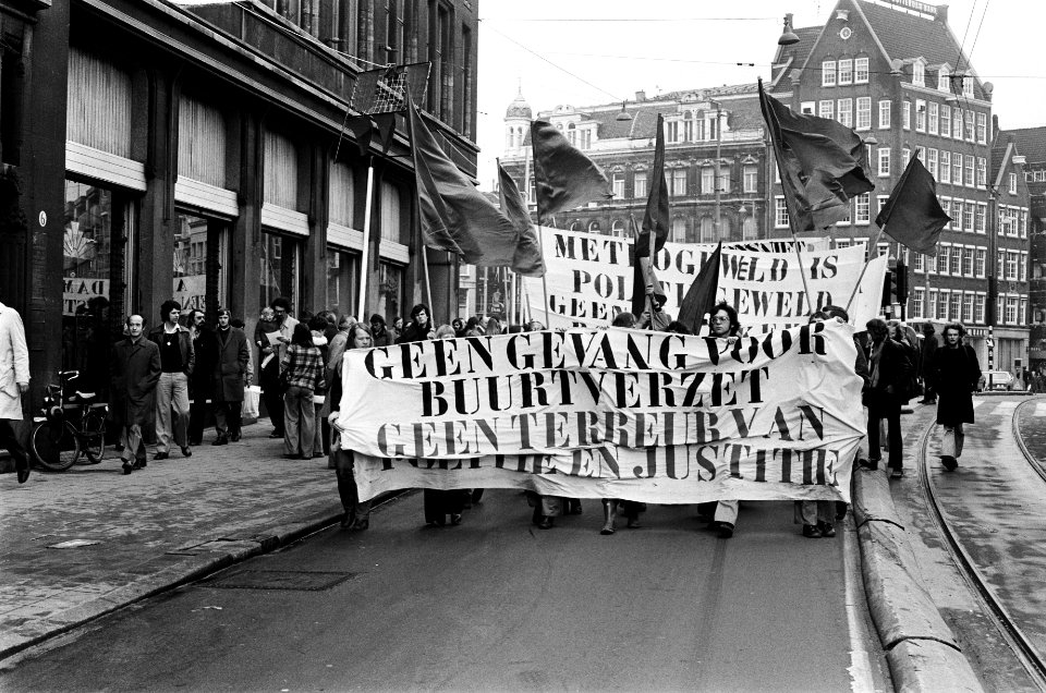Demonstratie tegen berechting Nieuwmarktactievoerders in Amsterdam demonstrante, Bestanddeelnr 927-8794