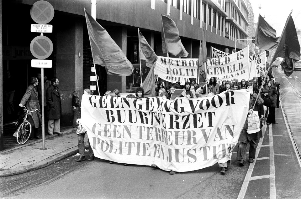Demonstratie tegen berechting Nieuwmarktactievoerders in Amsterdam demonstrante, Bestanddeelnr 927-8792