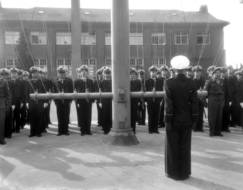 Den Helder KIM installatie nieuwe adelborsten, Bestanddeelnr 906-7083