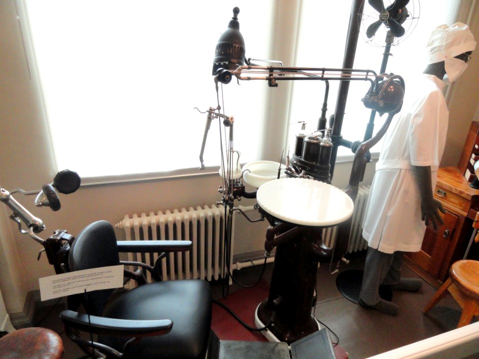 Dentist's office, early 1930s - Arppeanum - DSC05417