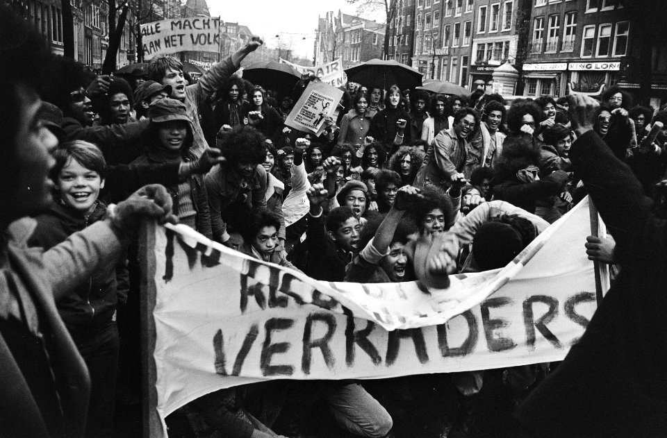 Demonstratie van Zuid-Molukkers samen met de Vrijheidsschool te Amsterdam, Bestanddeelnr 923-9724