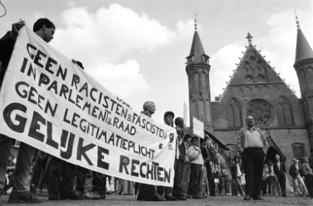 Demonstratie op het Binnenhof tegen fascisten en racisten, Bestanddeelnr 934-5004