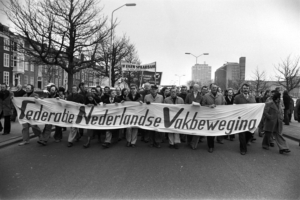 Demonstratie stakers in Den Haag tijdens demonstratietocht, Bestanddeelnr 929-0345