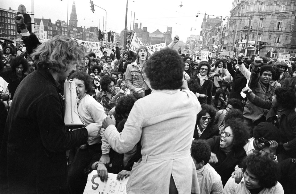 Demonstratie van Zuid-Molukkers samen met de Vrijheidsschool te Amsterdam dem, Bestanddeelnr 923-9720
