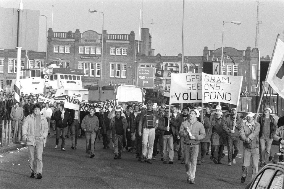 Demonstratie stakende havenarbeiders stukgoedsector Amsterdam, Bestanddeelnr 934-1320
