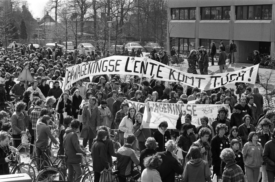 Demonstratie studenten Landbouw Hogeschool in Wageningen tegen beleid minister P, Bestanddeelnr 930-7536