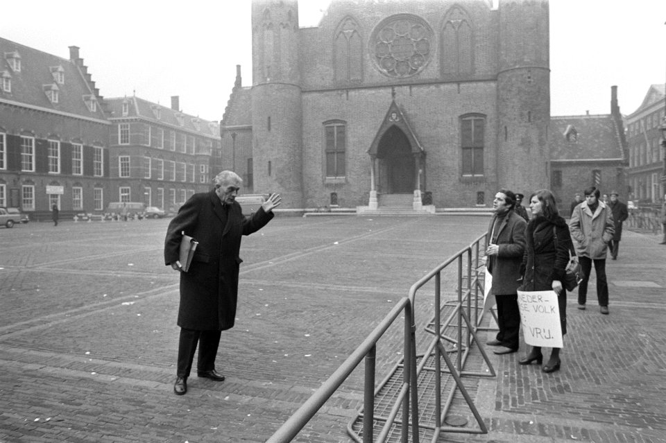 Demonstratie op het Binnenhof tegen de vrijlating van de Drie van Breda Roolvi…, Bestanddeelnr 925-4208