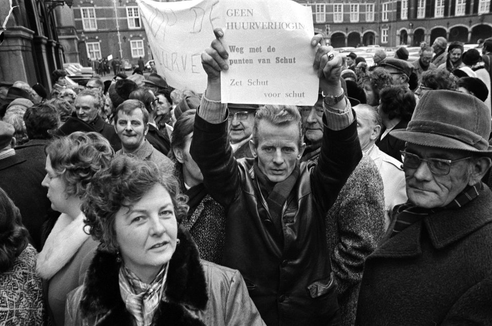 Demonstratie op het Binnenhof tegen de huurwet van minister van Volkshuisvestin…, Bestanddeelnr 924-3403