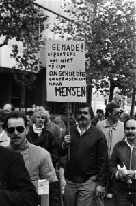 Demonstratie tegen voorgenomen overplaatsing van PTT naar Groningen, Bestanddeelnr 933-1465
