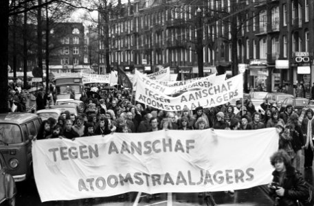 Demonstratie tegen atoomstraaljagers in Amsterdam overzicht demonstratie, Bestanddeelnr 927-7128
