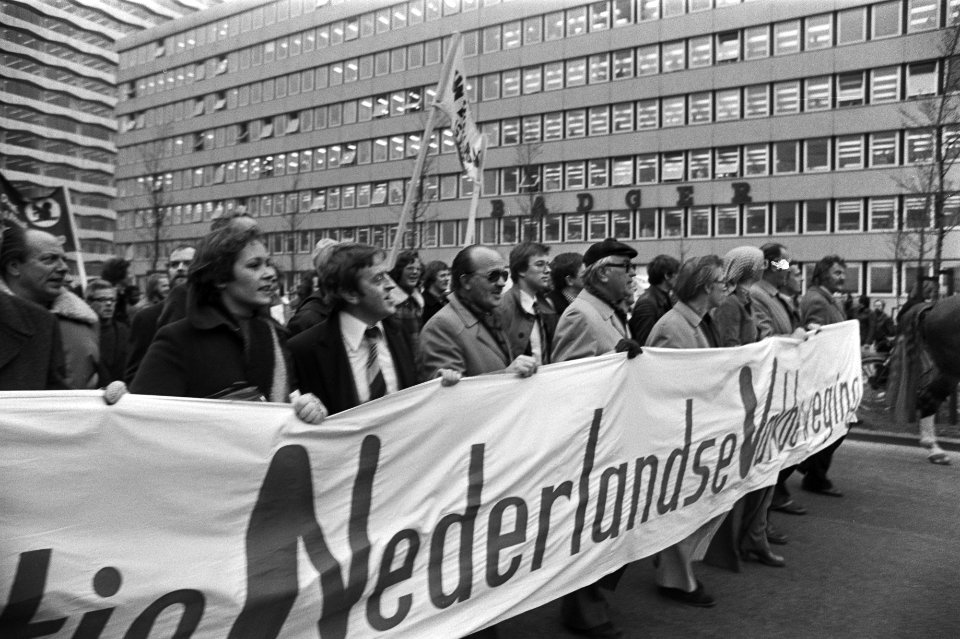 Demonstratie stakers in Den Haag op Binnenhof, Bestanddeelnr 929-0349