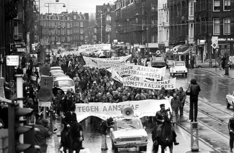 Demonstratie tegen atoomstraaljagers in Amsterdam overzicht demonstratie, Bestanddeelnr 927-7127