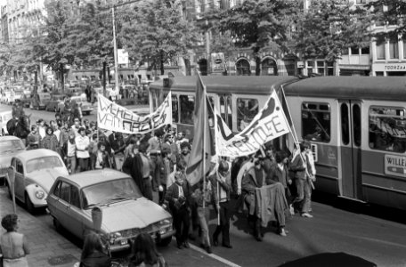 Demonstratie tegen de neo-nazistische partij in Duitsland de NPD in Amsterdam s, Bestanddeelnr 922-7456