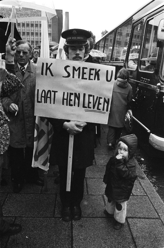 Demonstratie tegen abortus in Den Haag , demonstratie heilsoldaat, Bestanddeelnr 928-7763