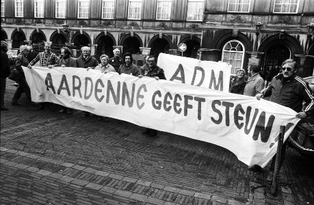 Demonstratie voor behoud van de ADM op het Binnenhof in Den Haag, Bestanddeelnr 932-4244