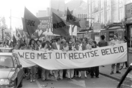 Demonstratie ten gunste van 1 mei viering door Amsterdam, Bestanddeelnr 933-6460