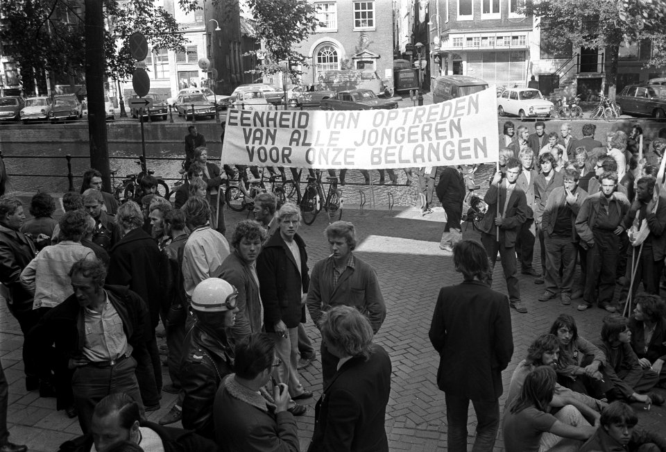 Demonstratie van stratenmakers in verband met looneisen, Amsterdam, stratenmaker, Bestanddeelnr 924-8854
