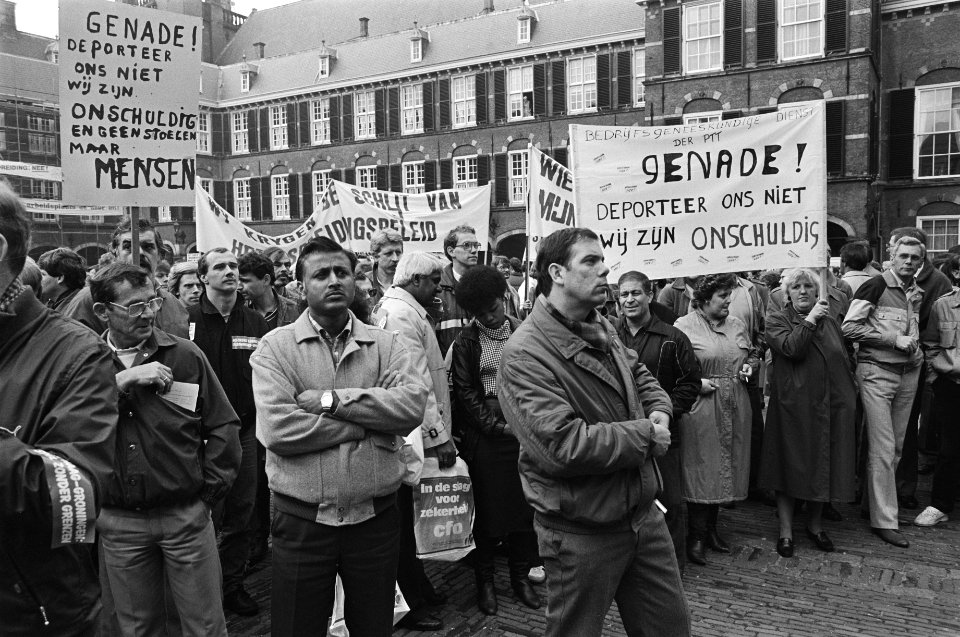Demonstratie tegen voorgenomen overplaatsing van PTT naar Groningen boze PTT-ers, Bestanddeelnr 933-1461