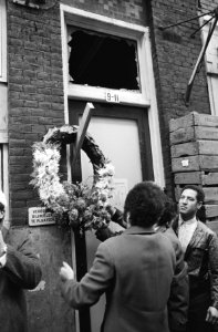 Demonstratie van voornamelijk gastarbeiders tegen slechte behuizing gastarbeider, Bestanddeelnr 924-0886