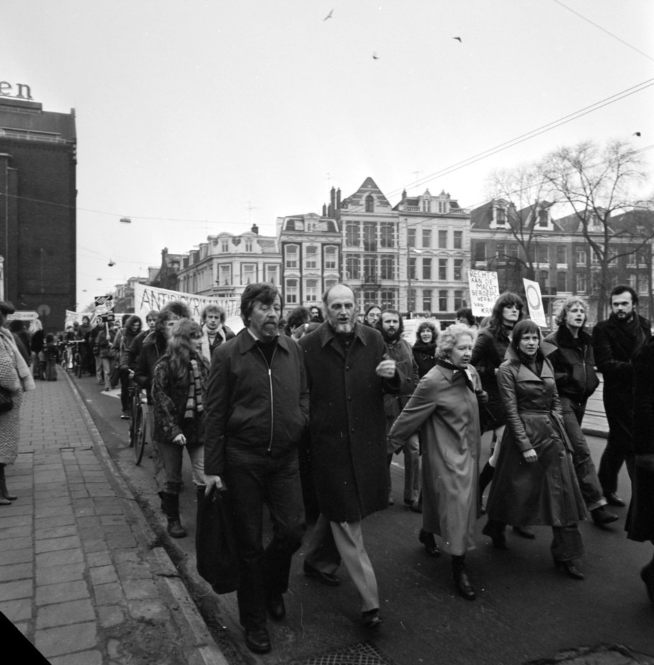 Demonstratie tegen Beroepsverboden in Nederland in Amsterdam Rotterdamse H I K, Bestanddeelnr 929-5357