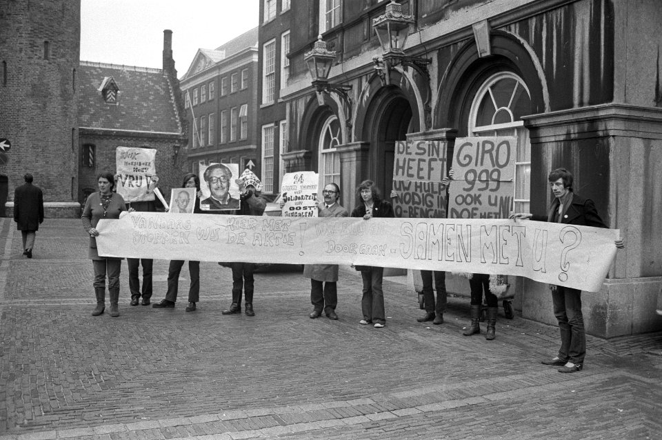 Demonstratie tegen beleid van regering van Pakistan bij ambassade van Pakistan D, Bestanddeelnr 925-1965
