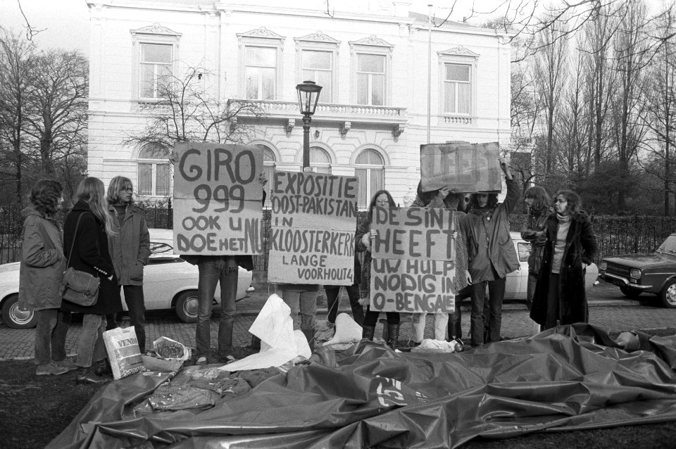 Demonstratie tegen beleid van regering van Pakistan bij ambassade van Pakistan D, Bestanddeelnr 925-1966