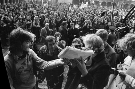 Demonstratie voor hasj-legalisering, Den Haag mevr Veder-Smit (VVD) ontvangt , Bestanddeelnr 928-2467