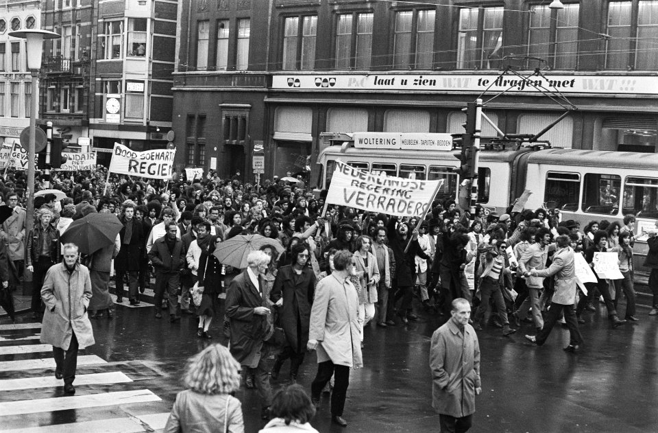 Demonstratie van Zuid-Molukkers samen met de Vrijheidsschool te Amsterdam, Bestanddeelnr 923-9722