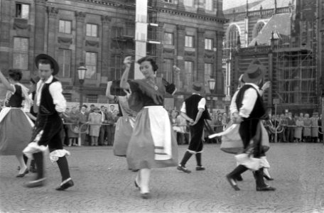 Demonstratie van Spaanse dansen door Centro Cultural Santiago Barcelona op de Da, Bestanddeelnr 911-6267