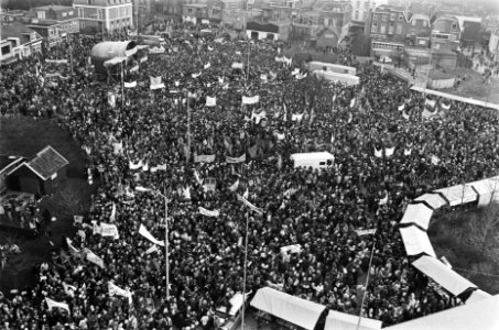Demonstratie URENCO in Almelo overzicht manifestatie, Bestanddeelnr 929-6048