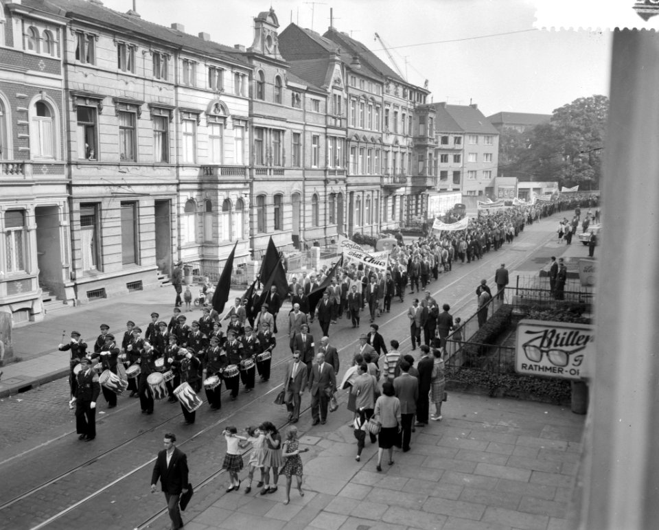 Demonstratie van Duitse mijnwerkers in Bonn tegen sluitin van mijnen in het Roer, Bestanddeelnr 910-7028