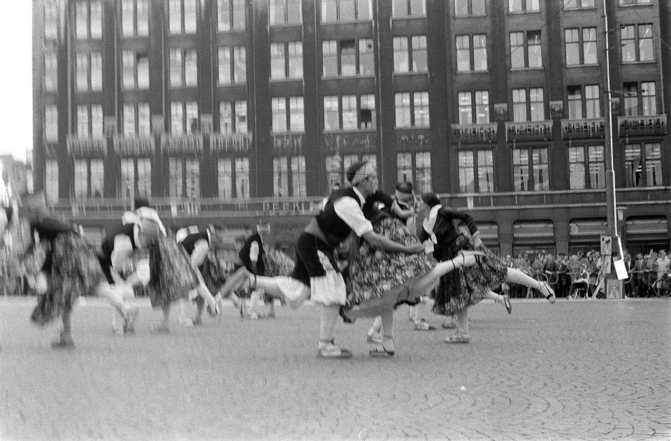 Demonstratie van Spaanse dansen door Centro Cultural Santiago Barcelona op de Da, Bestanddeelnr 911-6264