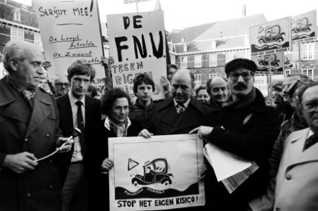 Demonstratie op het Binnenhof van groep Stop het eigen risico en 50 taxichauff, Bestanddeelnr 930-5272