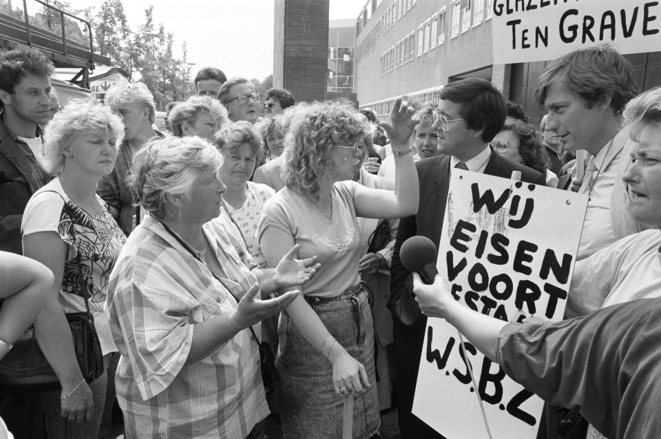 Demonstratie werknemers gemeentelijk schoonmaakbedrijf WSBZ tegen privatisering , Bestanddeelnr 934-2533
