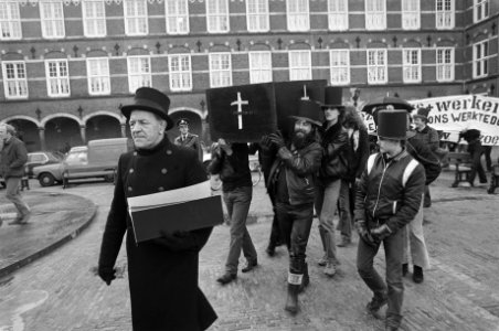 Demonstratie op het Binnenhof tegen het financiële beleid van het Ministeire van, Bestanddeelnr 931-3150