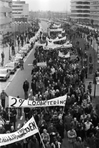 Demonstratie stakers in Den Haag tijdens demonstratietocht, Bestanddeelnr 929-0346