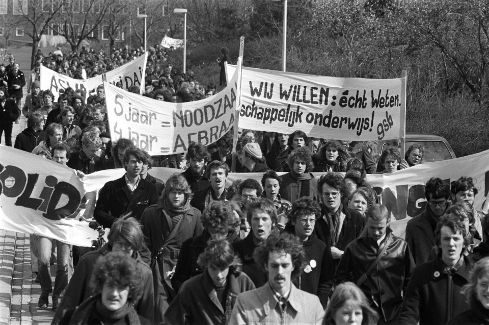 Demonstratie studenten Landbouw Hogeschool in Wageningen tegen beleid minister P, Bestanddeelnr 930-7537