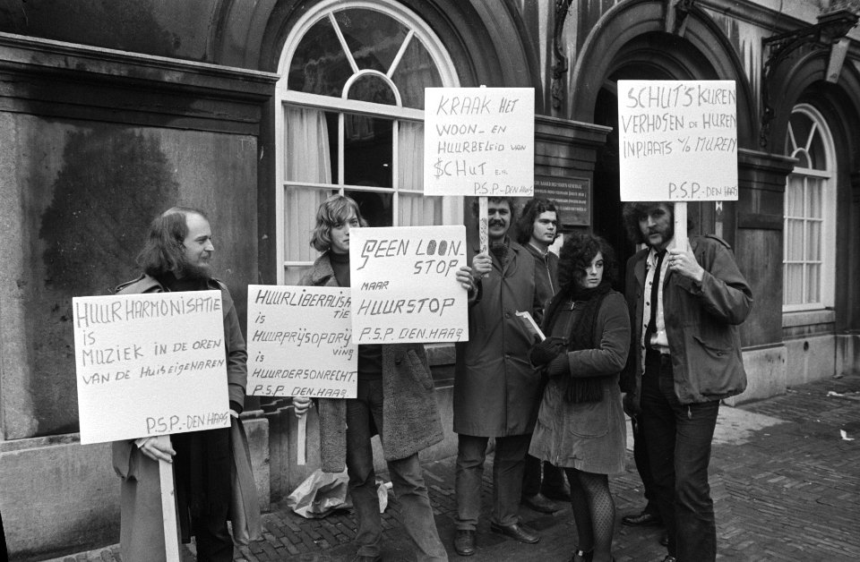 Demonstratie op het Binnenhof tegen de huurwet van minister van Volkshuisvestin…, Bestanddeelnr 924-3404