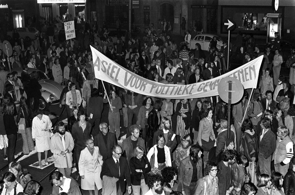 Demonstratie ter herdenking van 1e verjaardag kolonelsbewind in Chili in Amsterd, Bestanddeelnr 927-4459